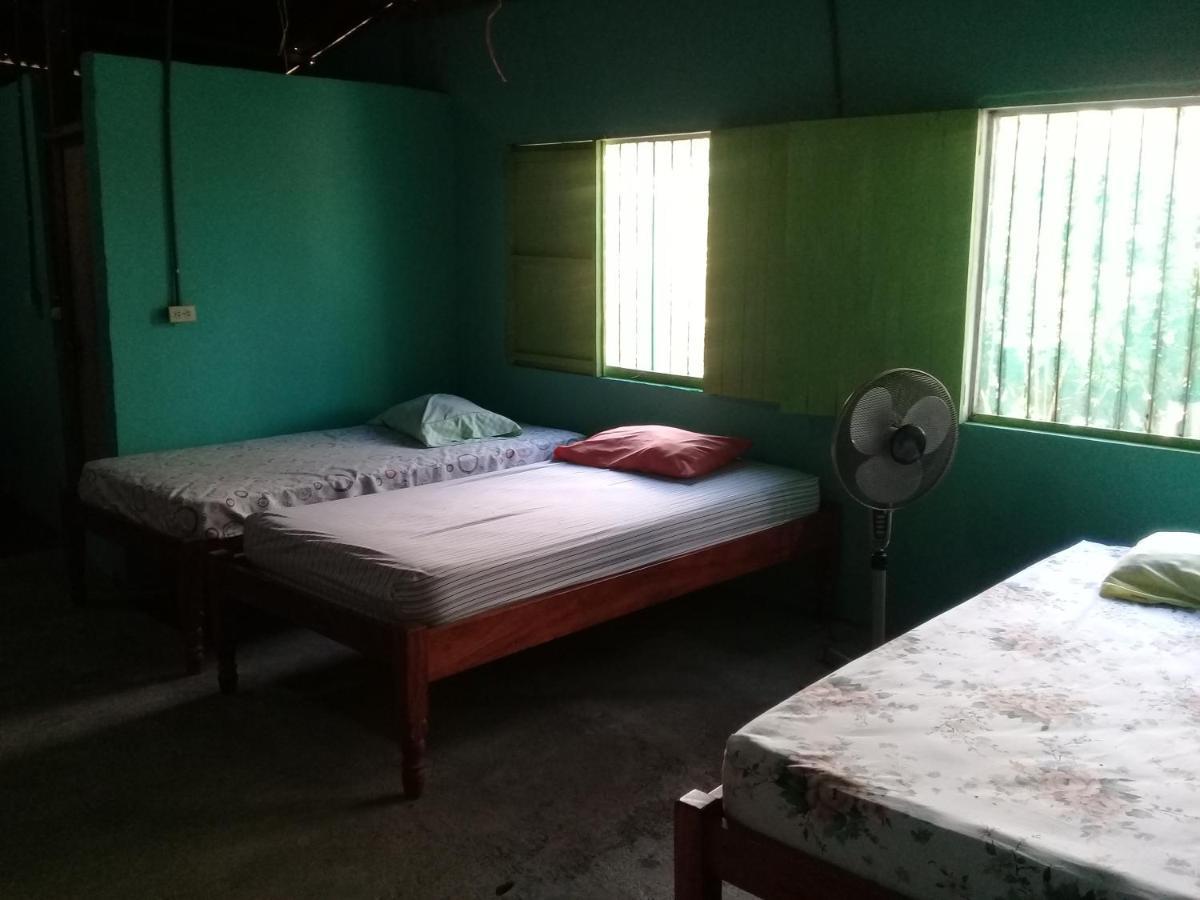 Hostal Maria ริวาส ภายนอก รูปภาพ