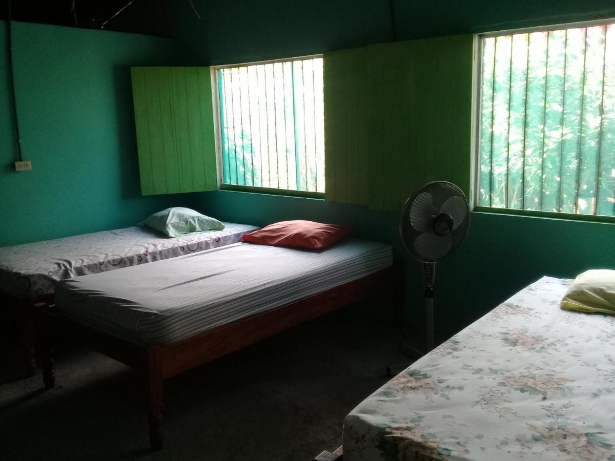 Hostal Maria ริวาส ภายนอก รูปภาพ