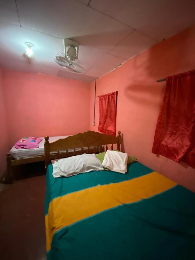 Hostal Maria ริวาส ภายนอก รูปภาพ