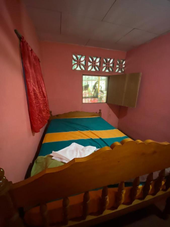 Hostal Maria ริวาส ภายนอก รูปภาพ