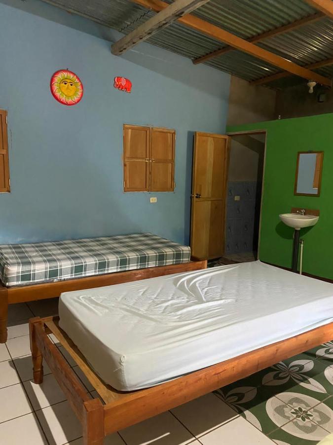 Hostal Maria ริวาส ภายนอก รูปภาพ