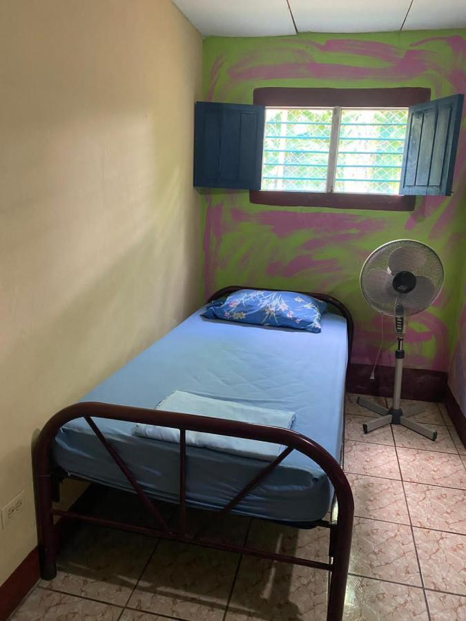 Hostal Maria ริวาส ภายนอก รูปภาพ