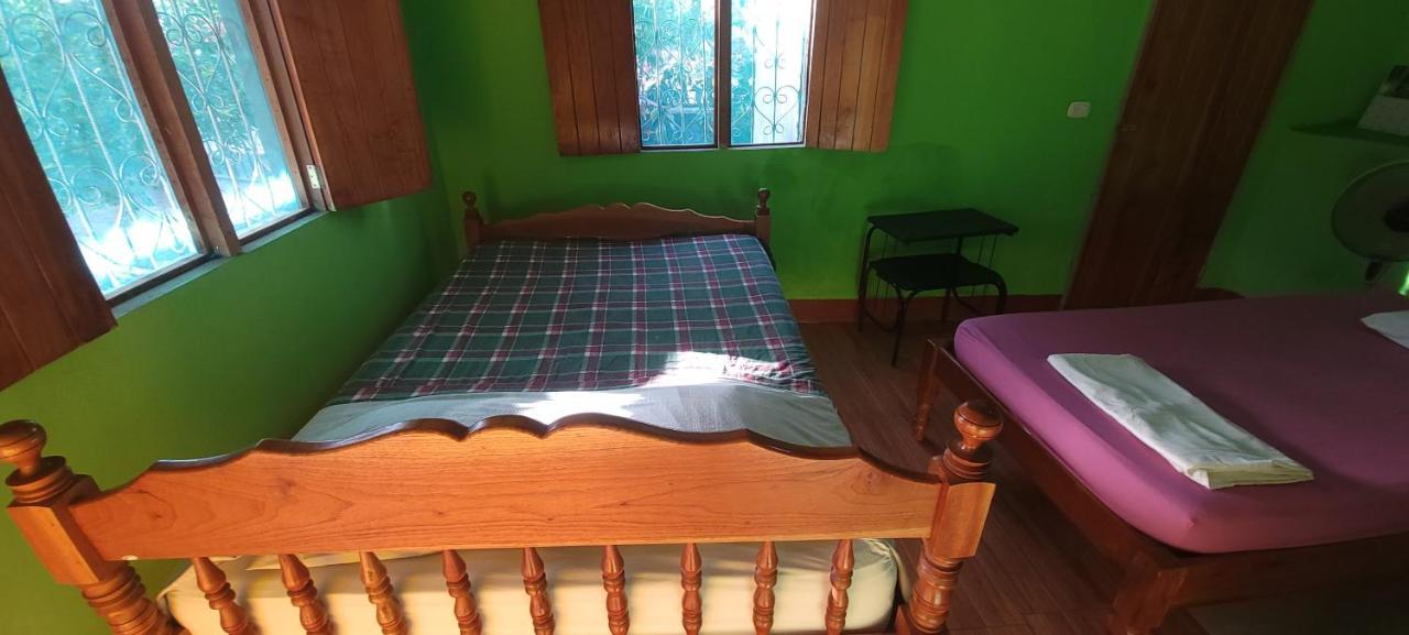 Hostal Maria ริวาส ภายนอก รูปภาพ