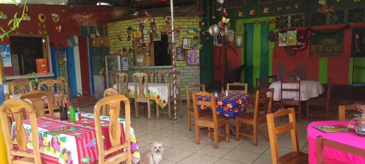 Hostal Maria ริวาส ภายนอก รูปภาพ