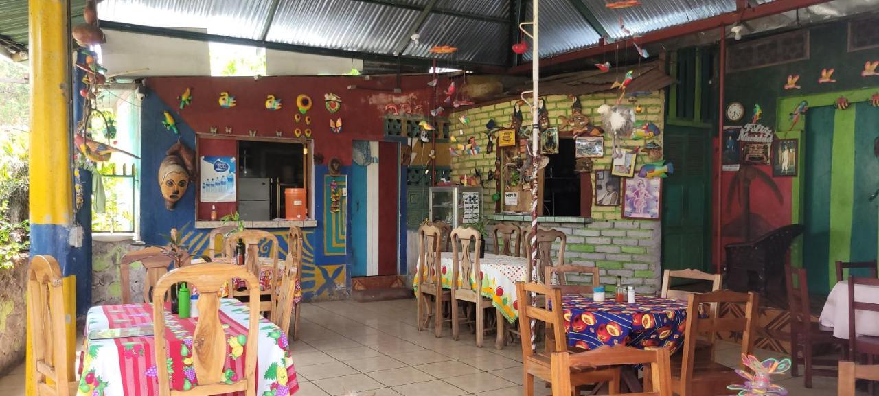 Hostal Maria ริวาส ภายนอก รูปภาพ